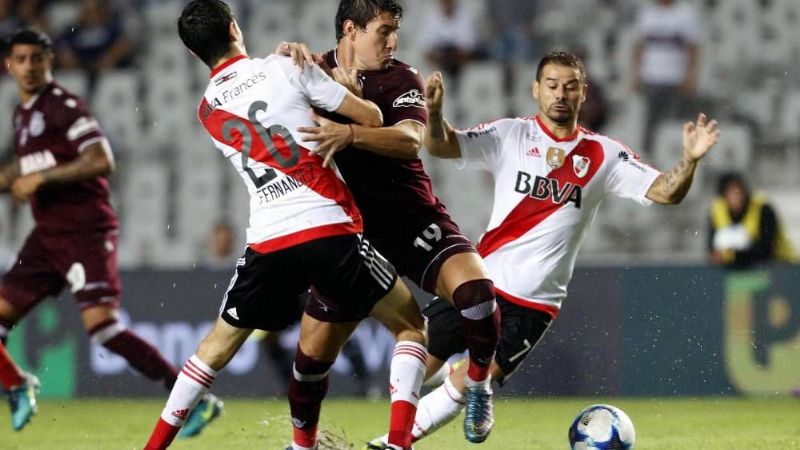 Lanús goleó 3-0 a River se quedó con la Supercopa Argentina