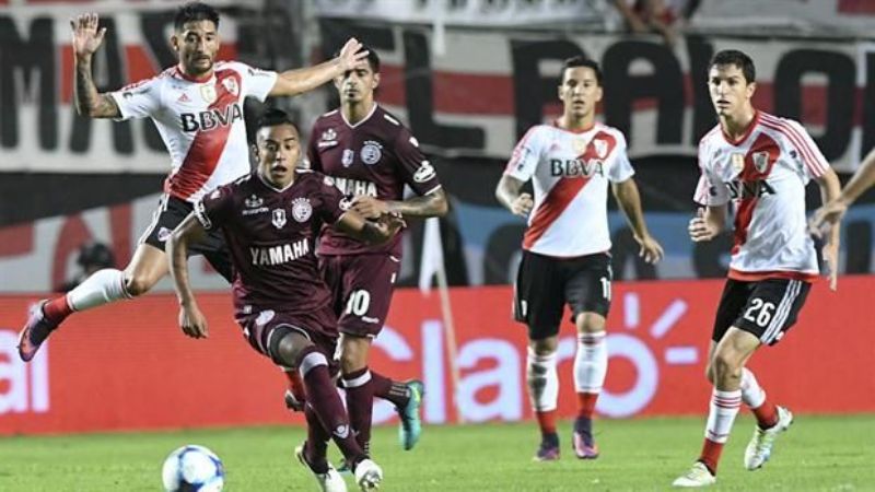 Lanús goleó 3-0 a River se quedó con la Supercopa Argentina