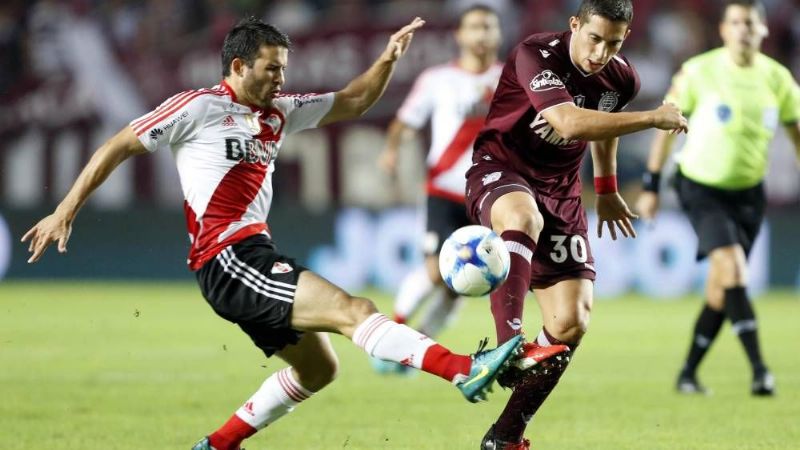 Lanús goleó 3-0 a River se quedó con la Supercopa Argentina