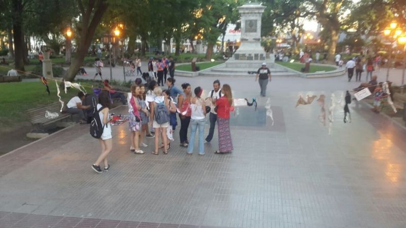 Tibia adhesión al "tetazo", que no fue "tetazo"