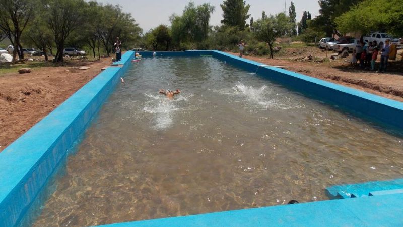 Quedó inaugurada la pileta del camping de Costa de Reyes
