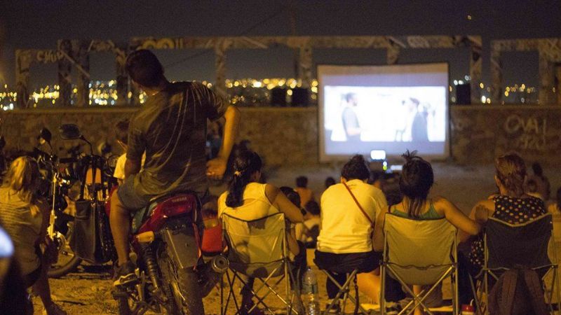 Proyectan “Me casé con un boludo” en el mirador de El Jumeal