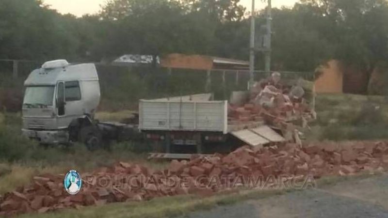 Chocaron dos camiones en Capayán