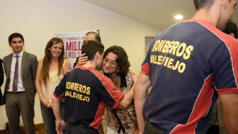 La Gobernadora entregó aportes a las instituciones beneficiarias del bingo