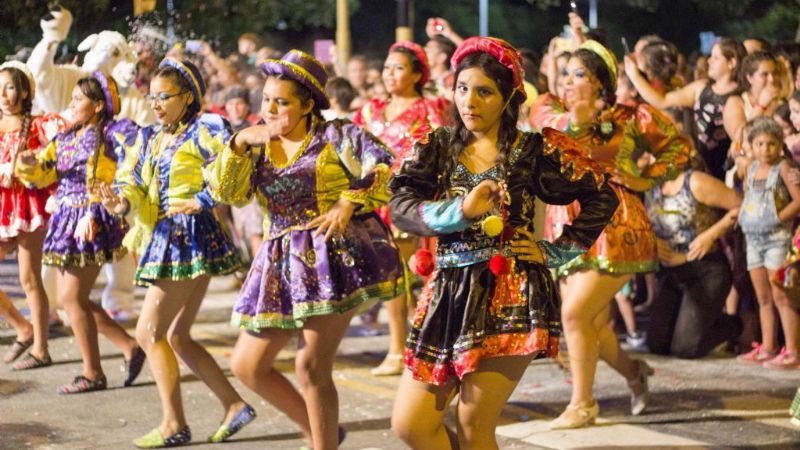 Una multitud despidió al carnaval en el Parque de los Niños