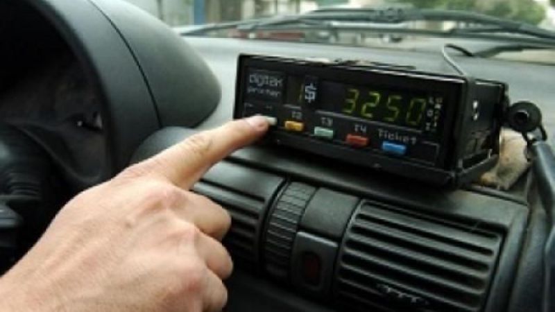 Ruidosa protesta de taxistas y remiseros