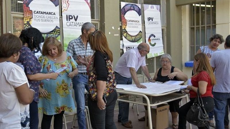 Comenzó operativo para sanear títulos en las 920 Viviendas