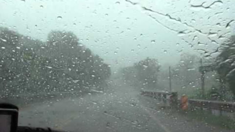 Precaución en la ruta 40: Noche de lluvia en Santa María