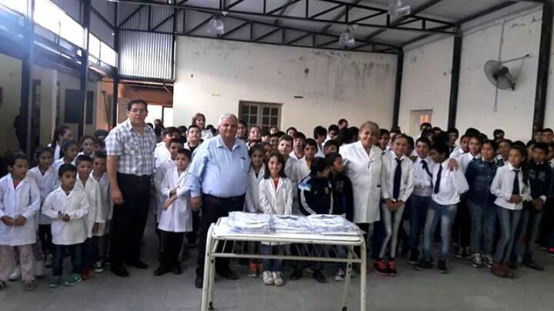 Entregaron guardapolvos en la Escuela Hogar N°602 de Icaño