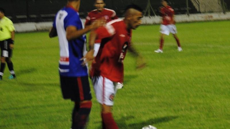 El “Rojito” venció 2-1 a “Tesho” y cerró invicto la fase clasificatoria