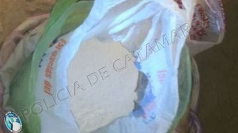 Escapó en una persecución y arrojó una mochila con cocaína