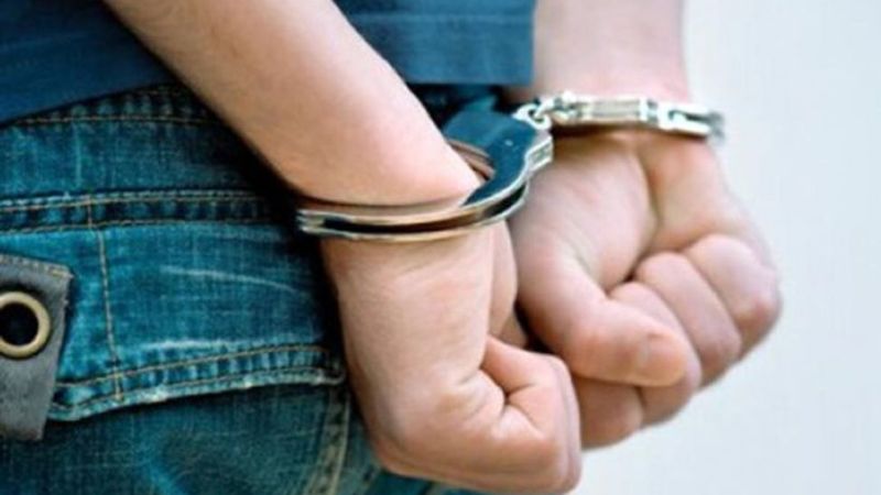 En distintos procedimientos, arrestan a dos jóvenes y secuestran droga en Valle Viejo