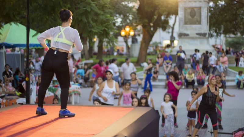 Homenajes a las mujeres en distintas plazas de la ciudad