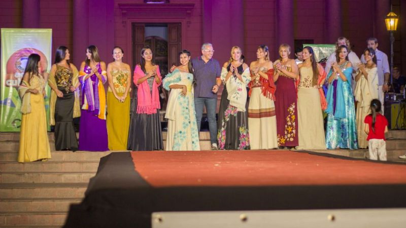 Homenajes a las mujeres en distintas plazas de la ciudad