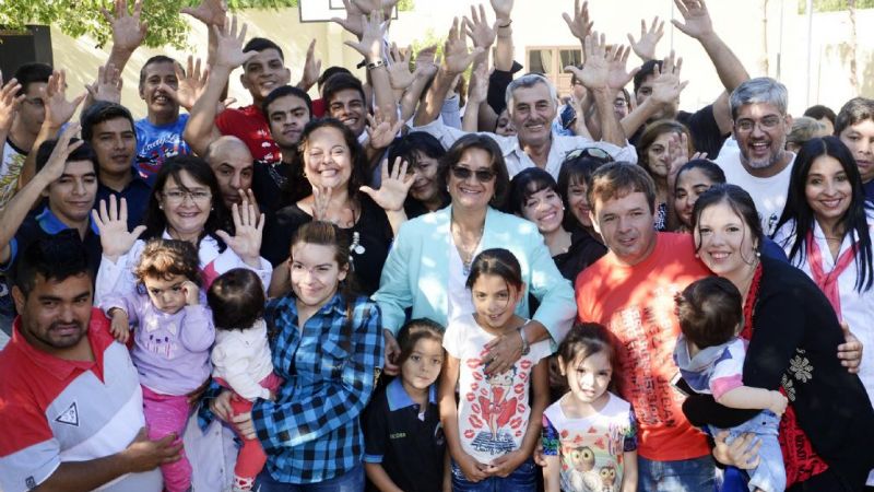 Lucía inauguró las refacciones de la Escuela "Luisa María Sesín"