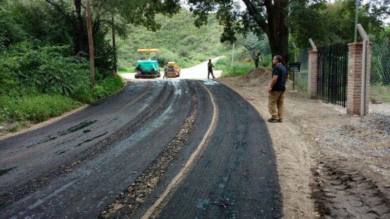 Trabajos de pavimentación en B° Las Heras y Banda de Varela