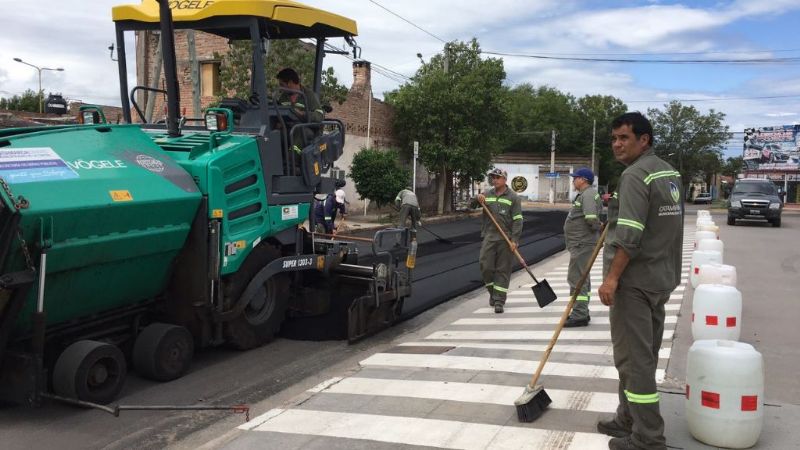 Trabajos de pavimentación en B° Las Heras y Banda de Varela