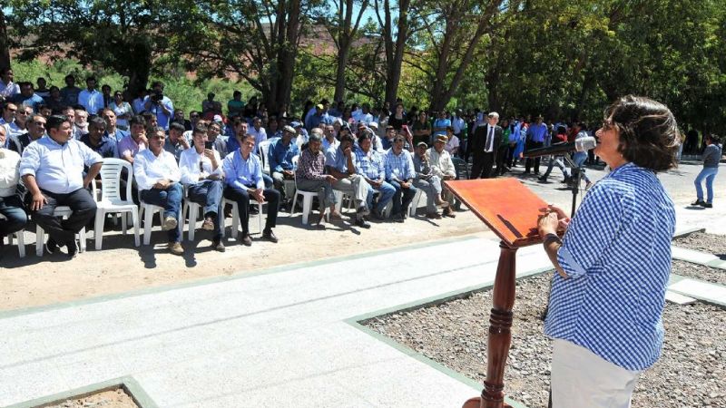 Lucía recorrió la localidad de Hualfín
