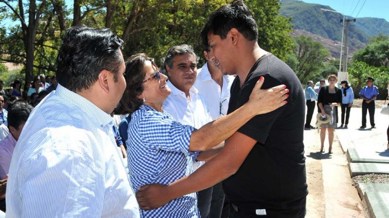 Lucía recorrió la localidad de Hualfín