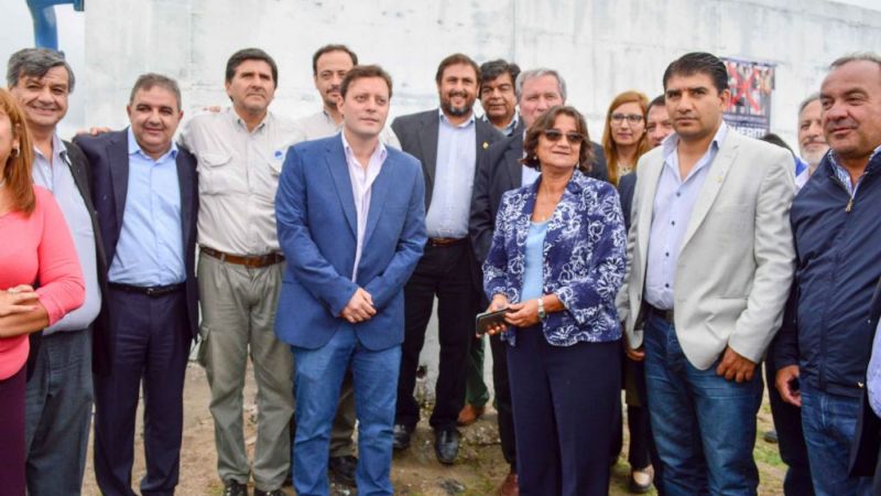 Senadores en la inauguración de la obra de impulsión de agua potable