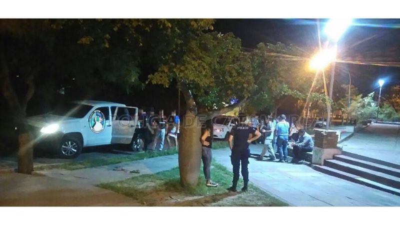 Atraparon a dos jóvenes por extorsionar por mensajes a una mujer