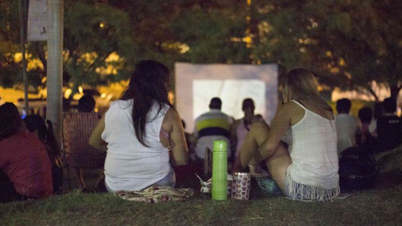 “El Cine Móvil en tu barrio” llega al barrio Alem