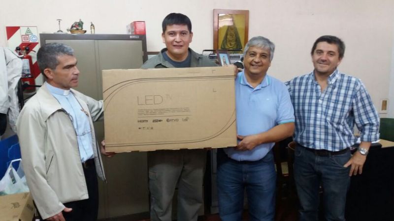Donan televisor para el Hospedaje del Peregrino
