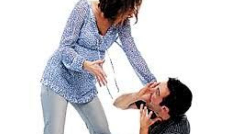 Una mujer fue detenida por pegarle a su pareja