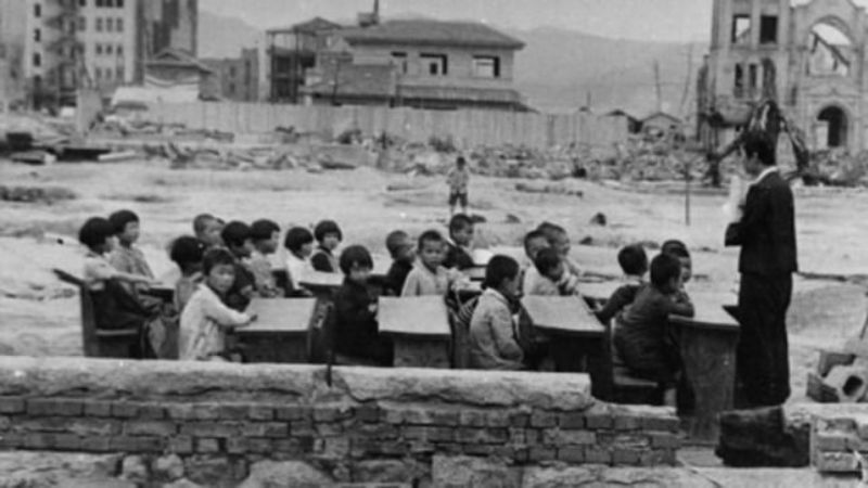 "Para que un país se levante la escuela nunca debe parar"