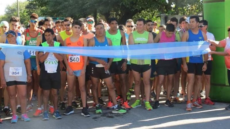 Lucas Castro y Mónica Giménez “volaron” en la “Pedro Arias”