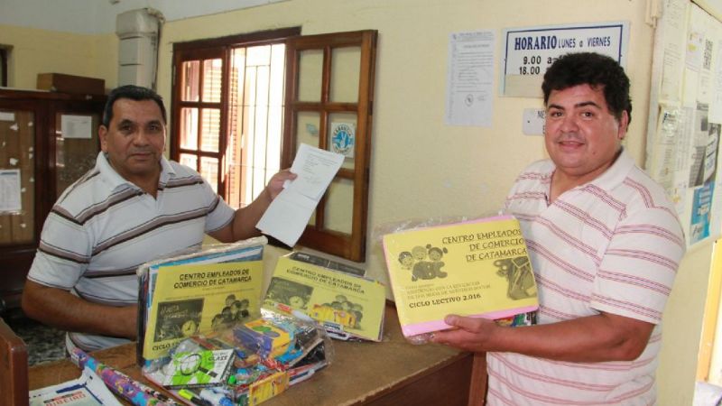 Centro Empleados de Comercio entrega bolsones ecolares