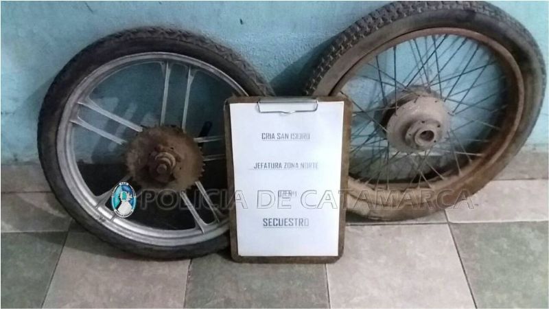 Descubrieron a dos jóvenes cuando robaban en una casa en Valle Viejo