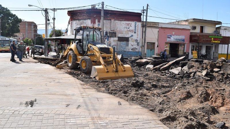 Construcción de un badén de cruce en 1° de Mayo y Av. Güemes