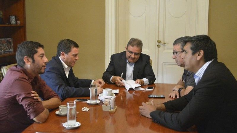 Acta acuerdo con Vivienda por la Ribera del Valle