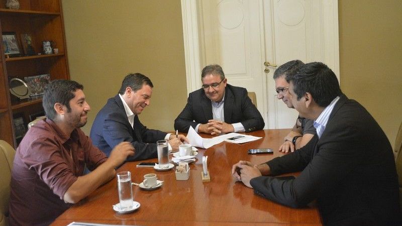 Acta acuerdo con Vivienda por la Ribera del Valle