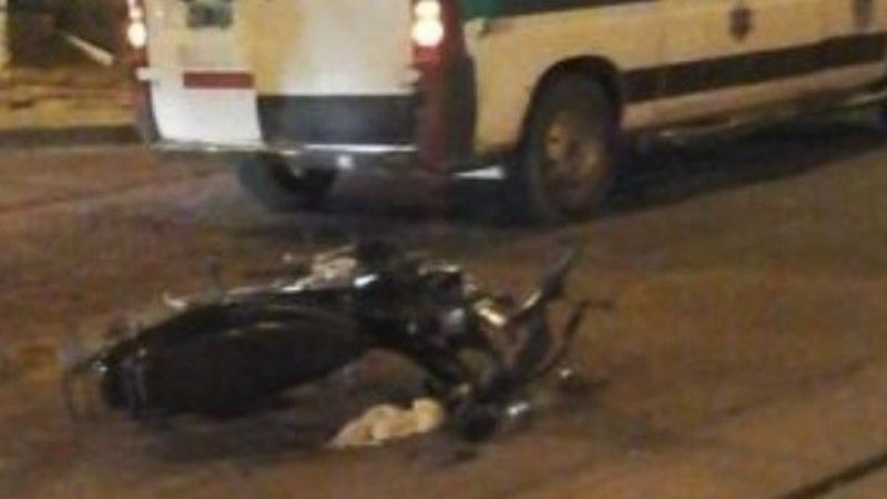 Motociclista herido tras chocar con una camioneta