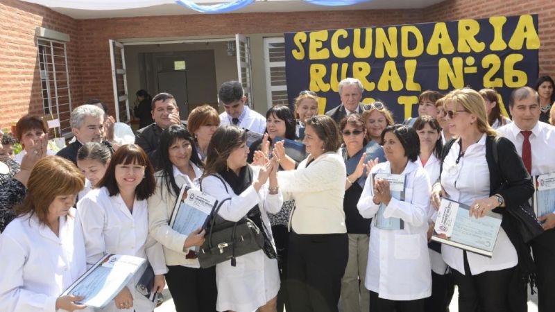 La Gobernadora inauguró la Escuela Secundaria de Las Tejas