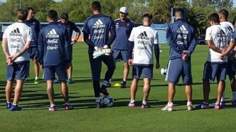 Mientras espera a Messi y Dybala, la Selección piensa en Chile
