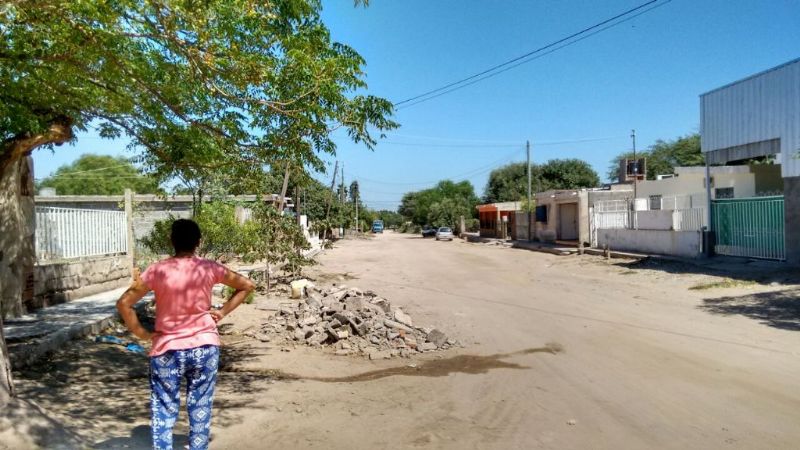 Vecinos le reclaman cloacas al intendente Herrera