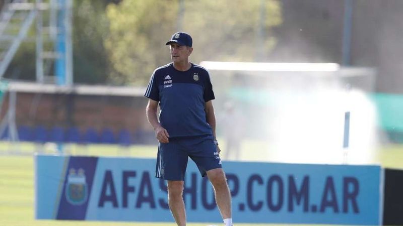 Bauza confirmó a Agüero de titular para enfrentar a Chile