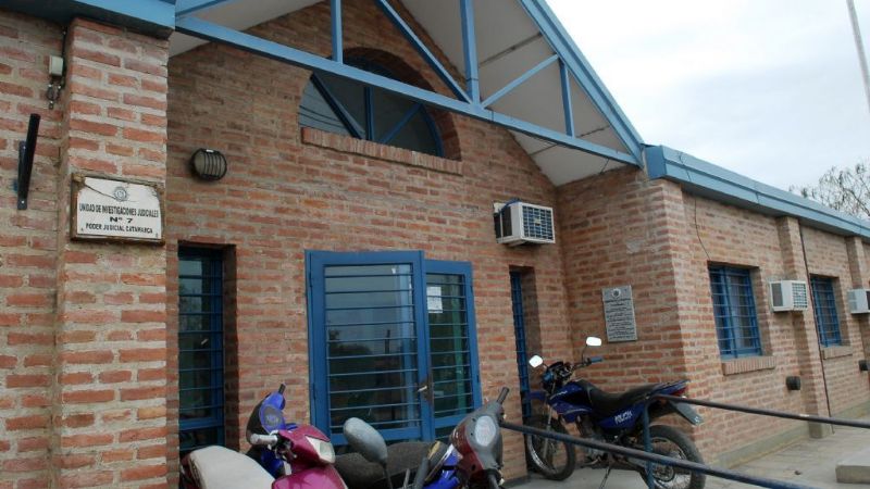 Intentó agredir a sumariantes judiciales y lo aprehendieron