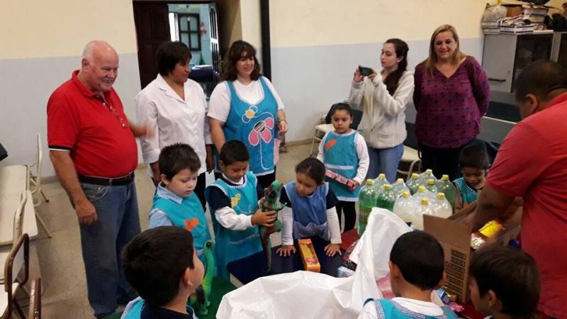 El senador Malnis entregó elementos al Jardín de Infantes de Las Tejas
