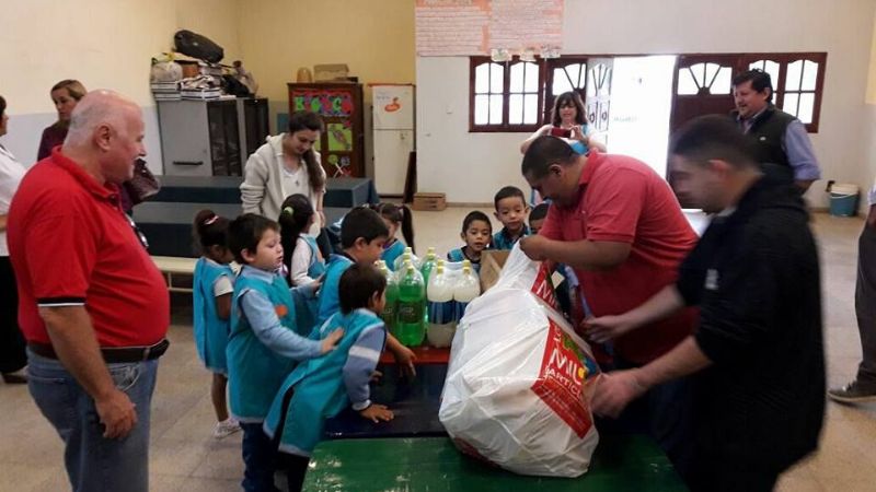 El senador Malnis entregó elementos al Jardín de Infantes de Las Tejas
