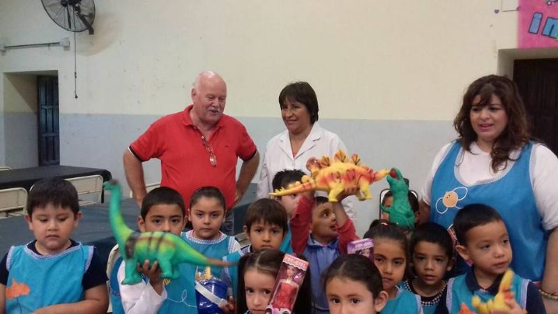 El senador Malnis entregó elementos al Jardín de Infantes de Las Tejas