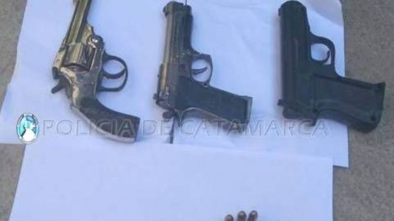 Secuestran un arma de fuego y dos réplicas
