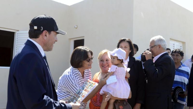 Lucía entregó soluciones habitacionales a otras 18 familias