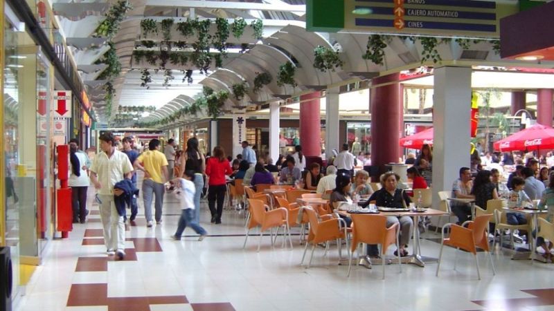 La confianza del consumidor no levanta: cayó un 15% en marzo