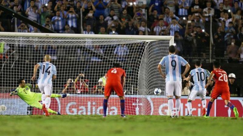 Argentina venció 1-0 a Chile y está en zona de clasificación