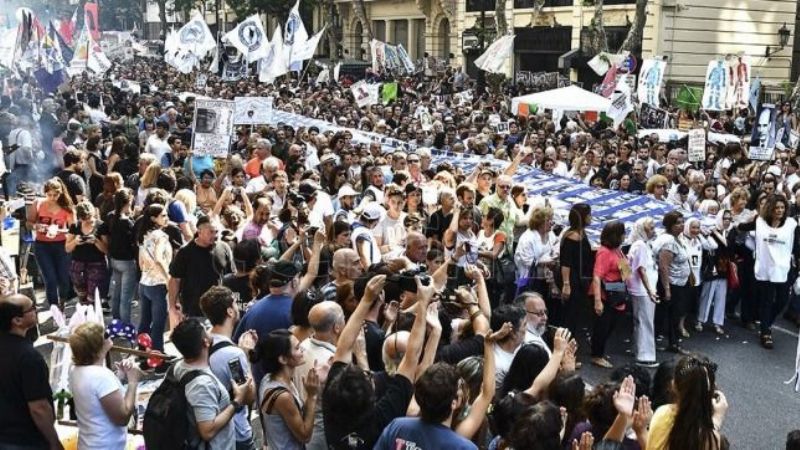 Día de la Memoria: una multitud en Plaza de Mayo