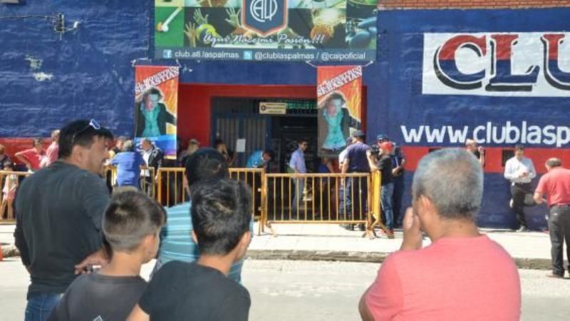 Fans y amigos brindan el último adiós a Sebastián